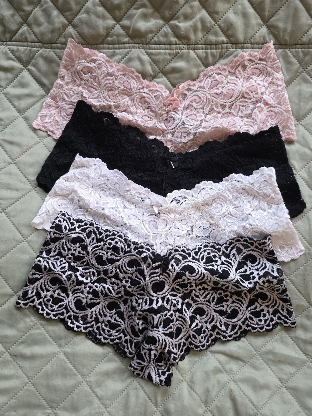 NWOT-Smart & Sexy 4 Small  Lace Boyshort Panty Set (pack 1)